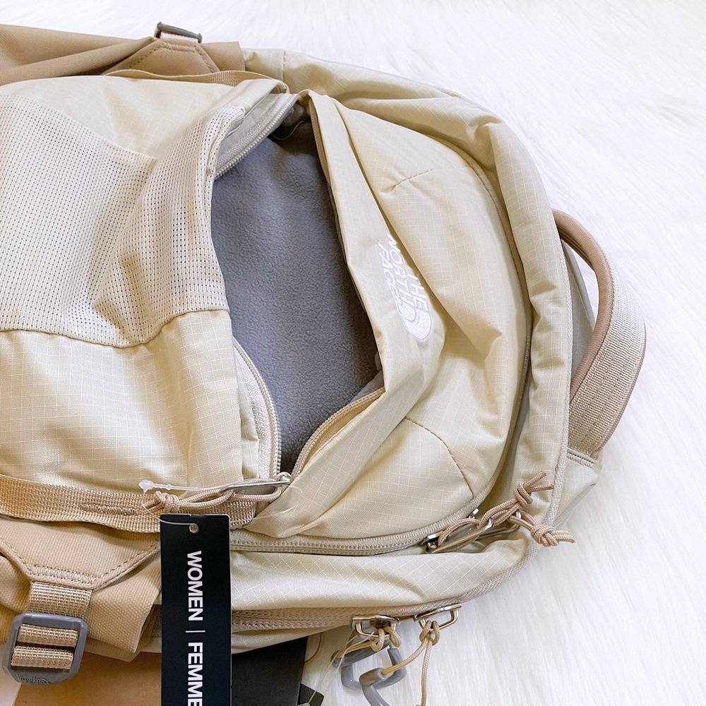 The North Face Women’s Recon 30 Liter Backpack - Picture 6 of 10